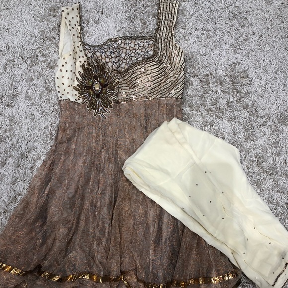 Indian Outfit - knee length Arnakali - Picture 1 of 3